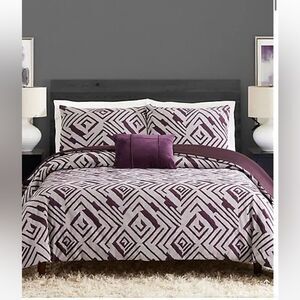 Ayesha Curry

Abstract Geo 3-Piece Duvet Cover Set